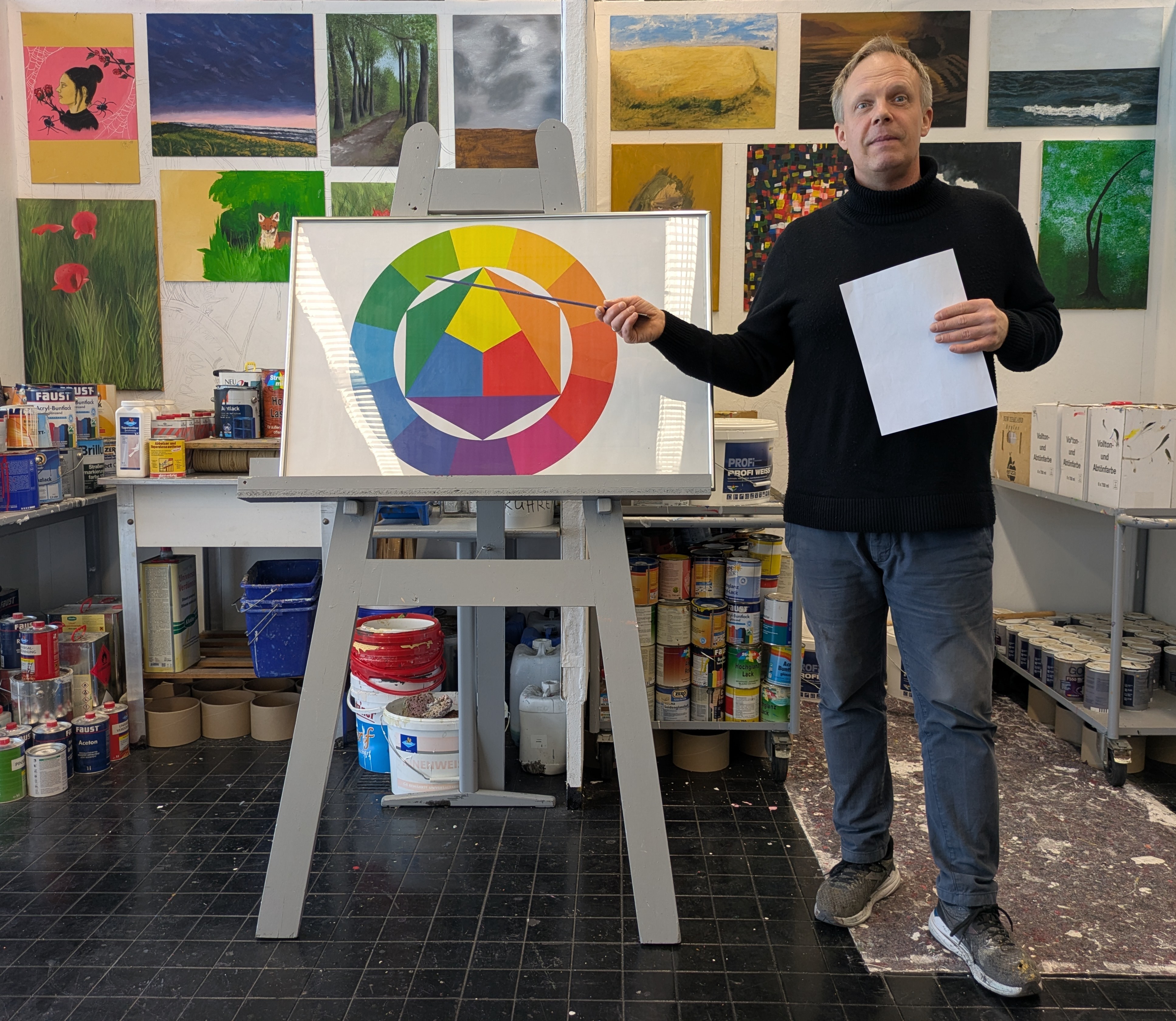 Christian Doil beim Unterrichten - Thema Farblehre